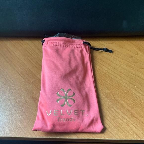 Velvet Eyewear Jesse Sunglasses - Picture 3 of 3